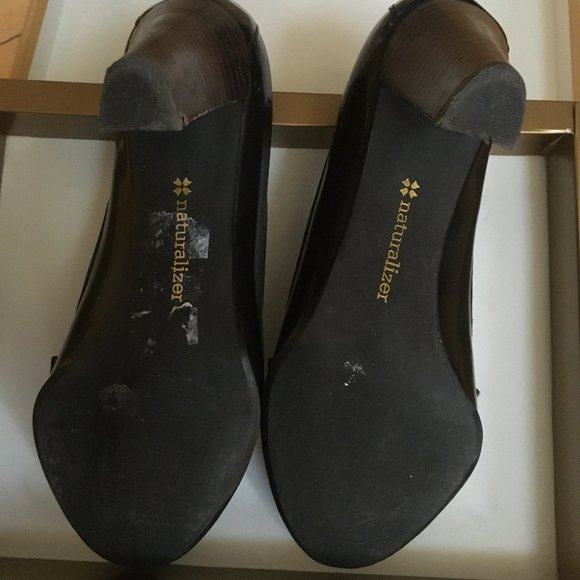 Classic Naturalizer Women's Heel - Picture 2 of 4